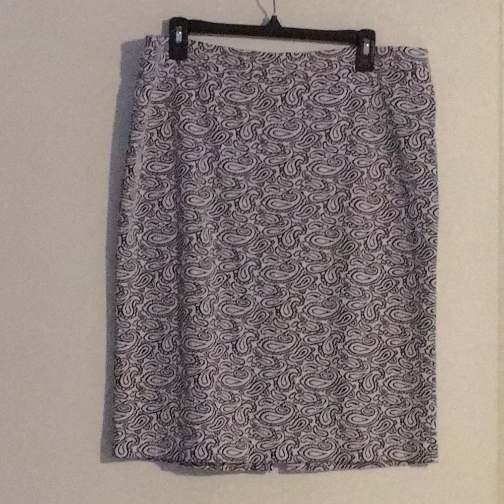 Black and white pencil skirt